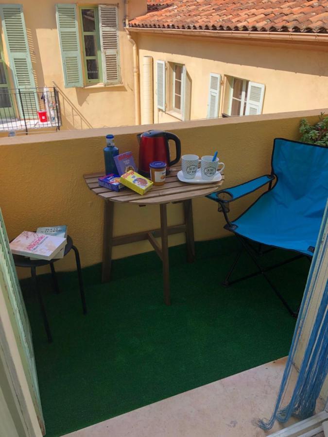 Welcome In The Cozy Blue Nest Pedestrian 芒通 外观 照片